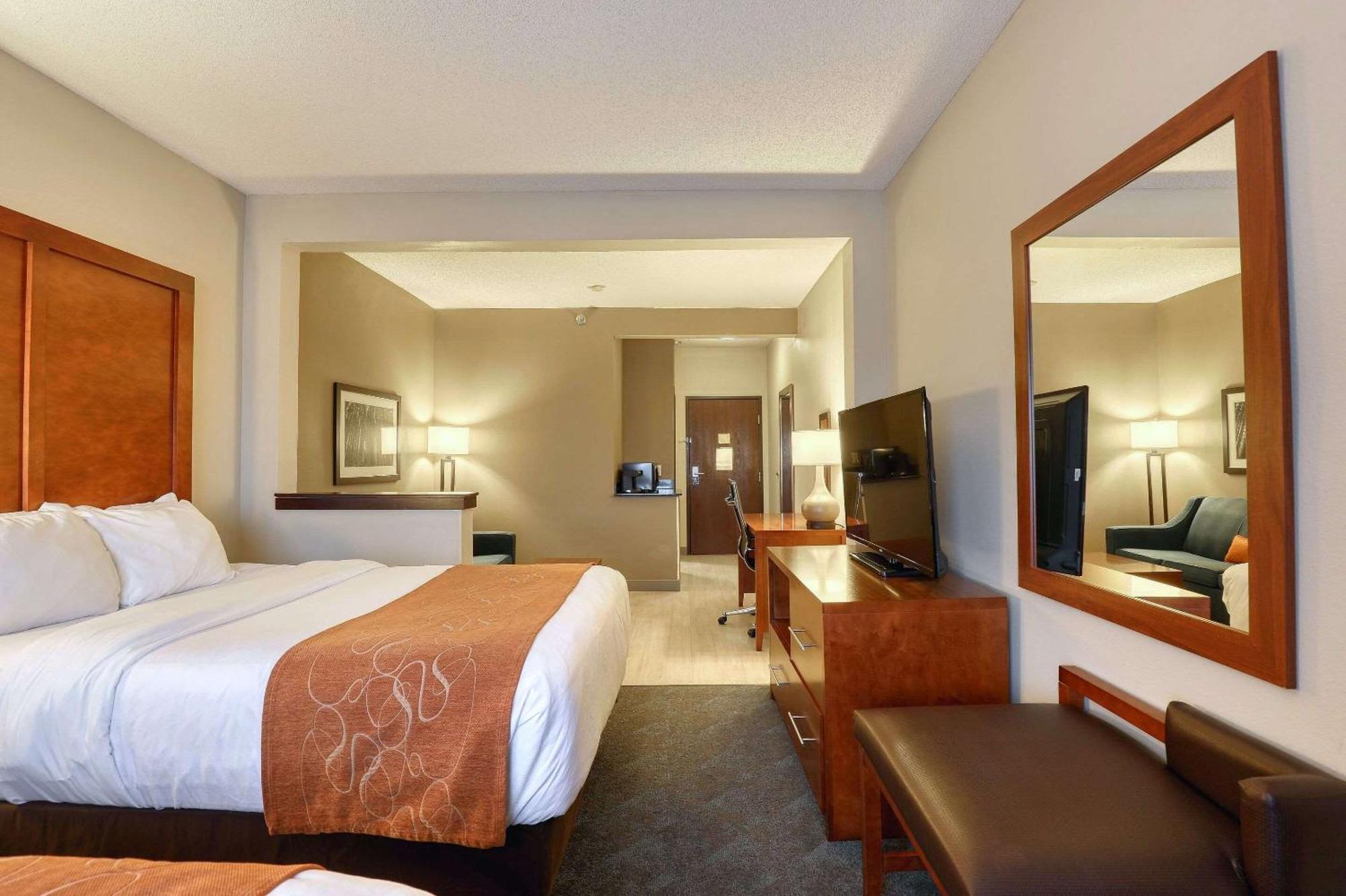 Comfort Suites Appleton Airport Buitenkant foto