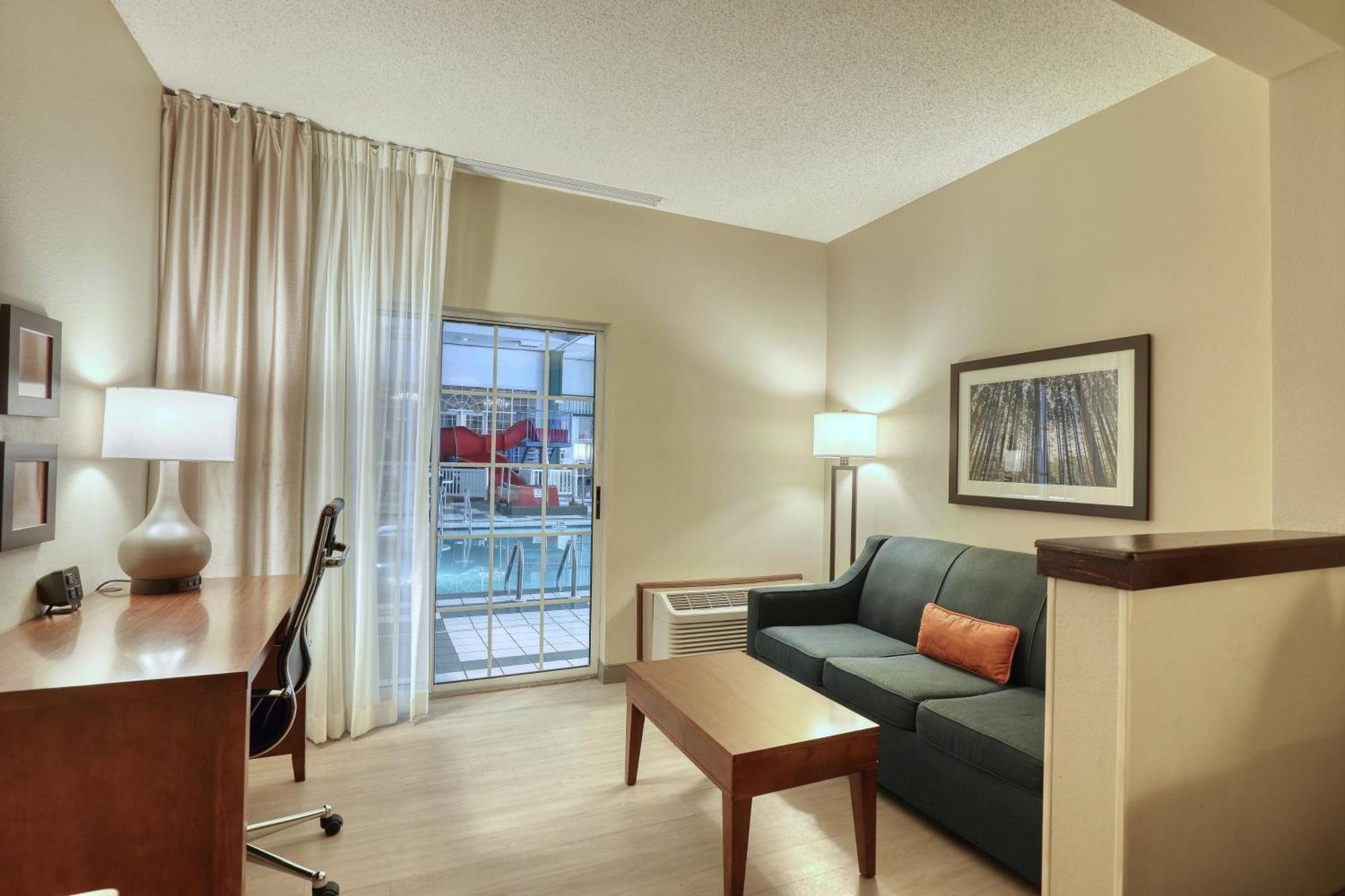 Comfort Suites Appleton Airport Buitenkant foto