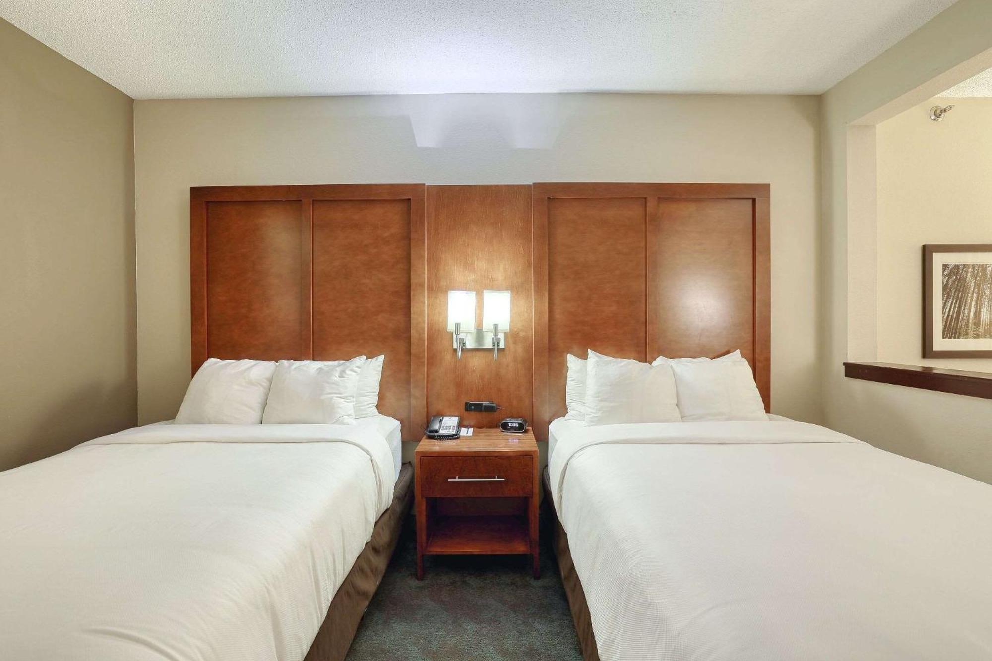 Comfort Suites Appleton Airport Buitenkant foto