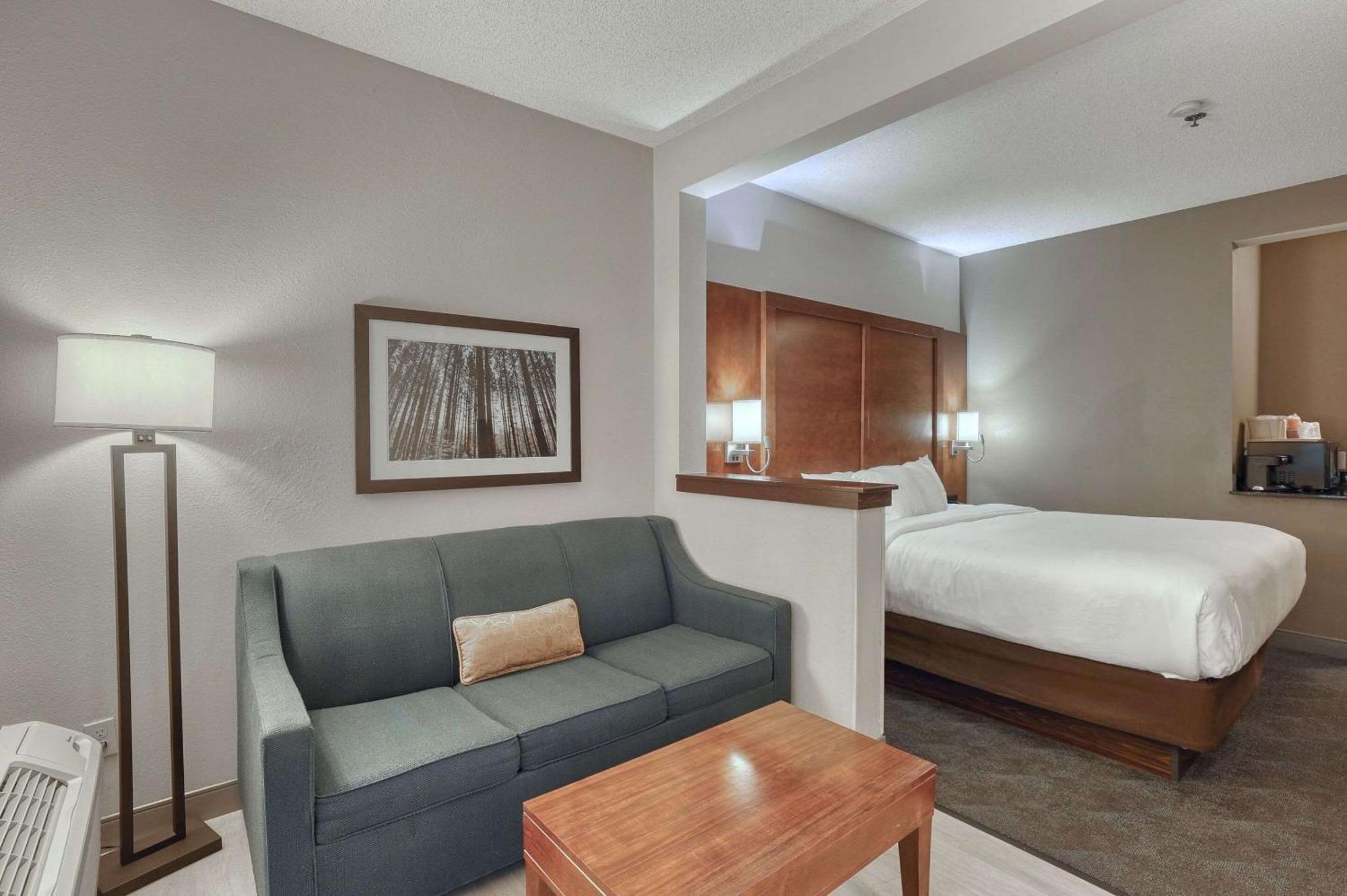 Comfort Suites Appleton Airport Buitenkant foto