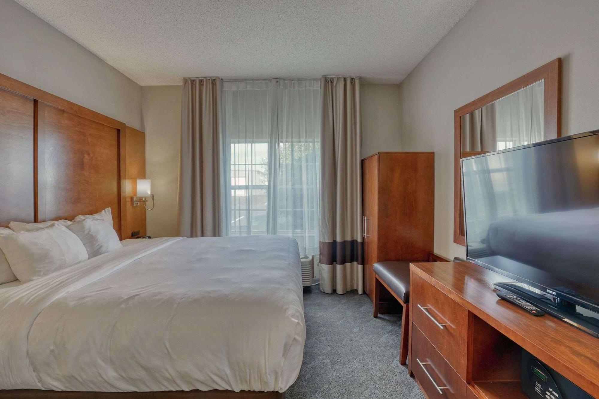 Comfort Suites Appleton Airport Buitenkant foto