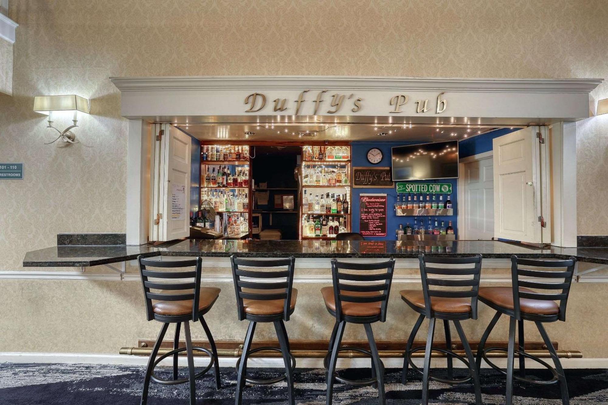 Comfort Suites Appleton Airport Buitenkant foto