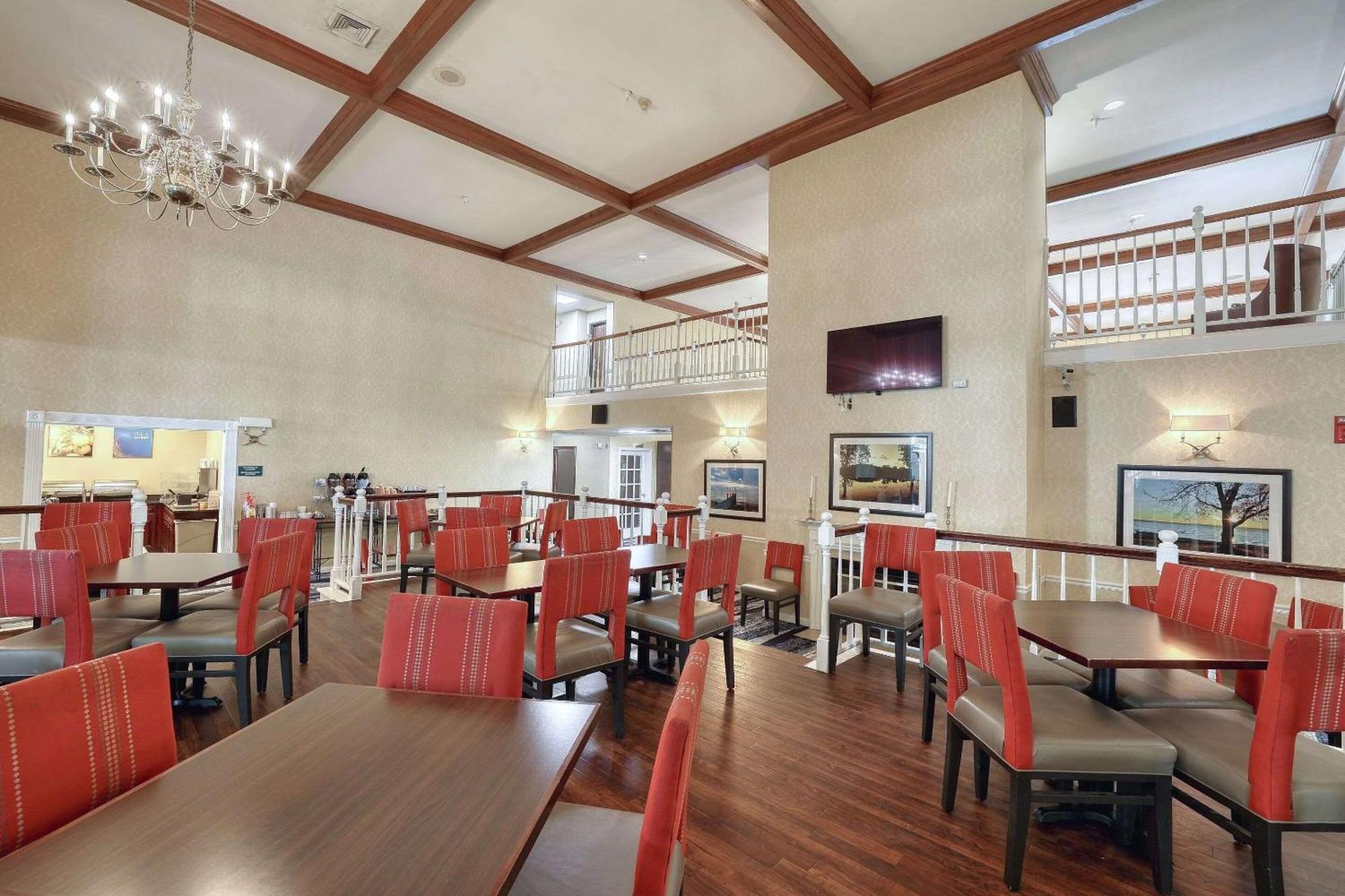 Comfort Suites Appleton Airport Buitenkant foto