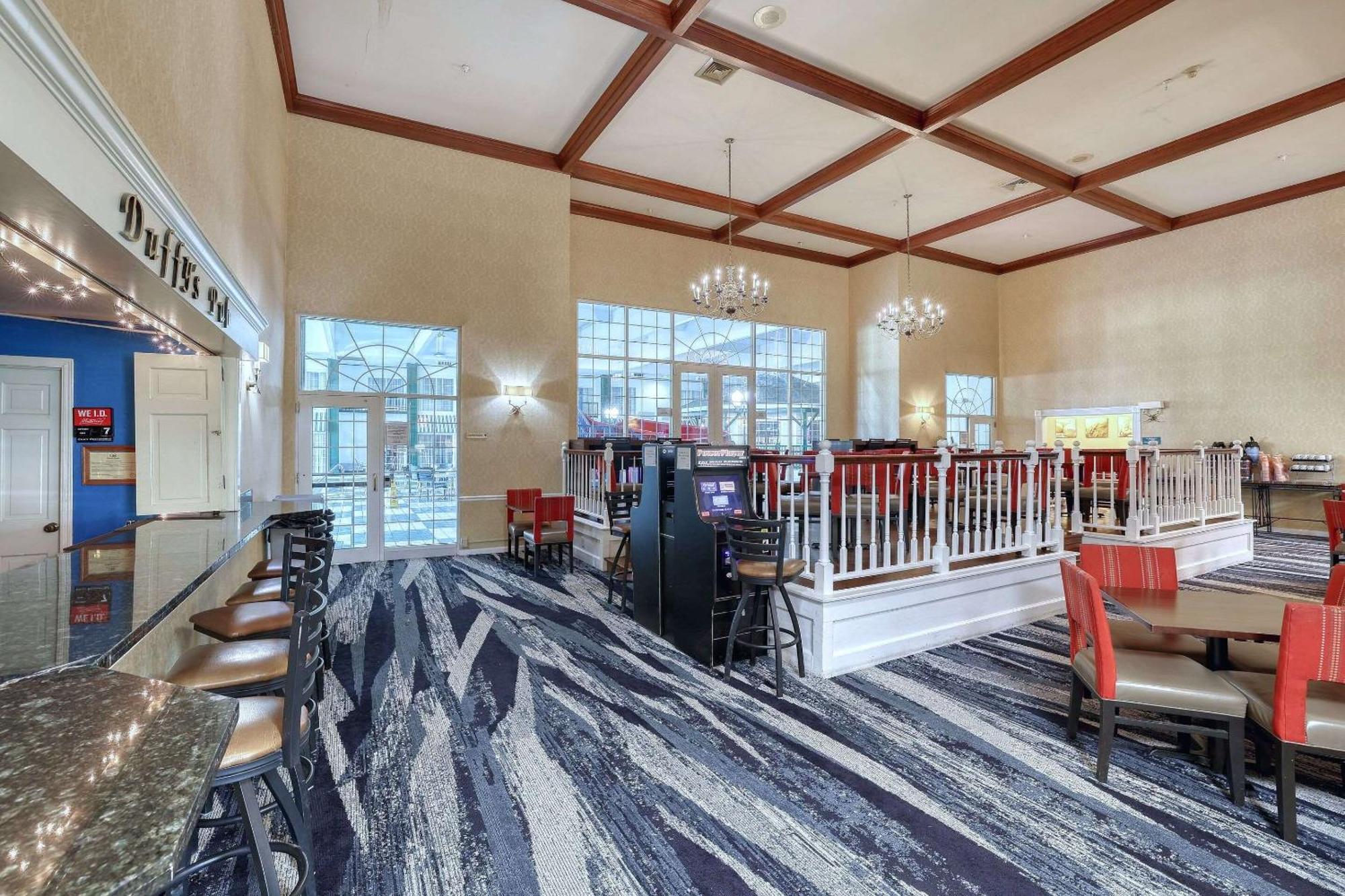Comfort Suites Appleton Airport Buitenkant foto