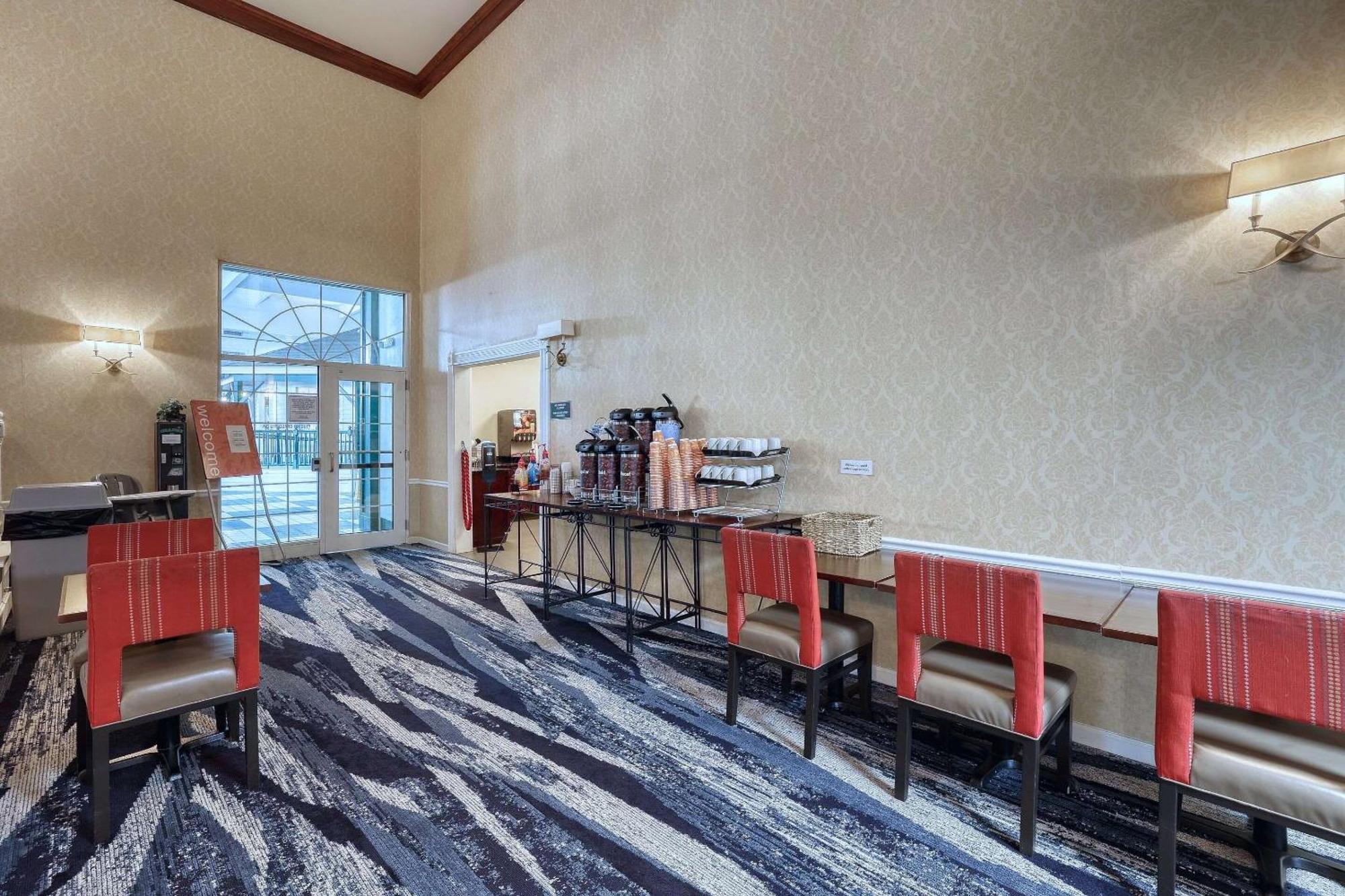 Comfort Suites Appleton Airport Buitenkant foto