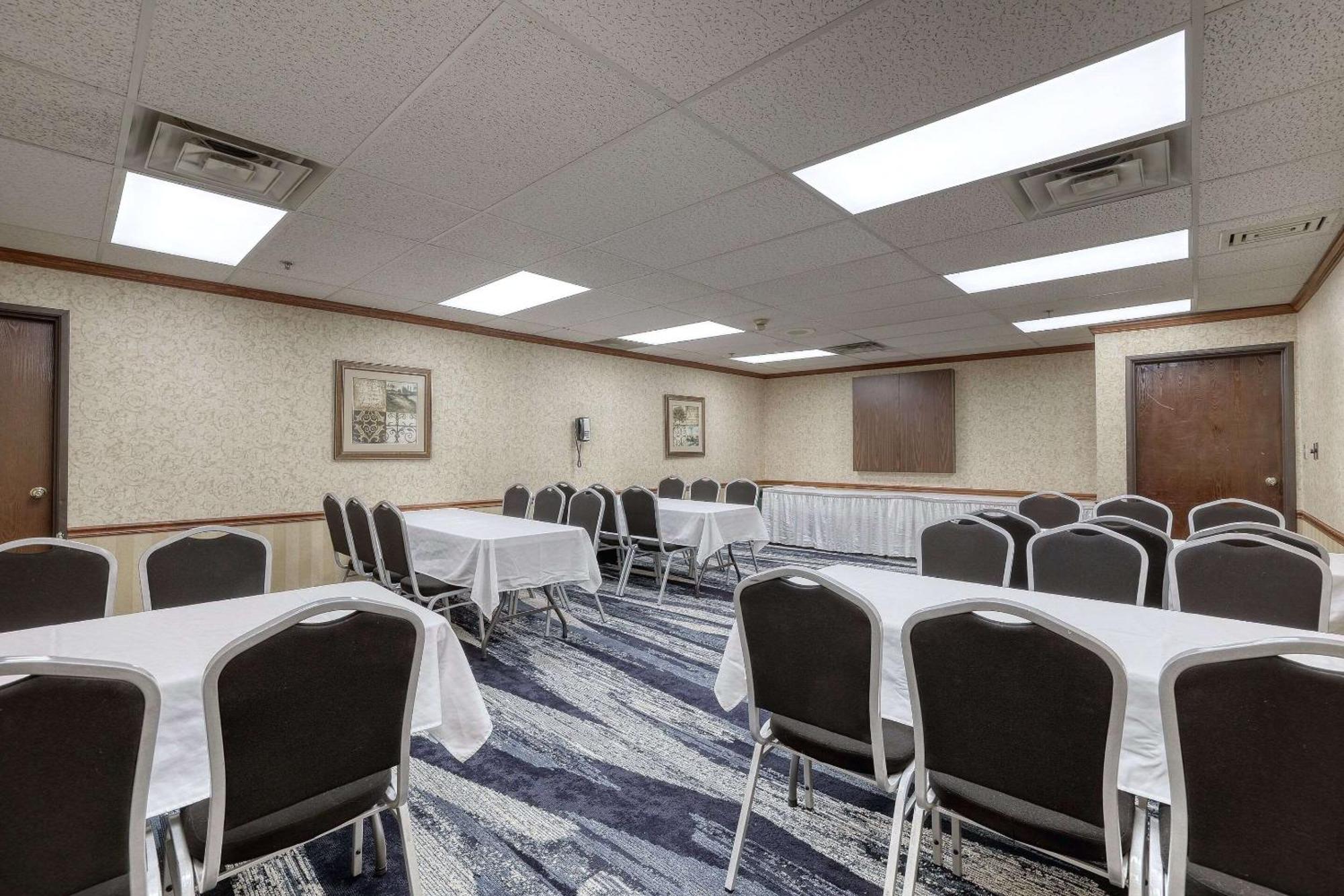 Comfort Suites Appleton Airport Buitenkant foto
