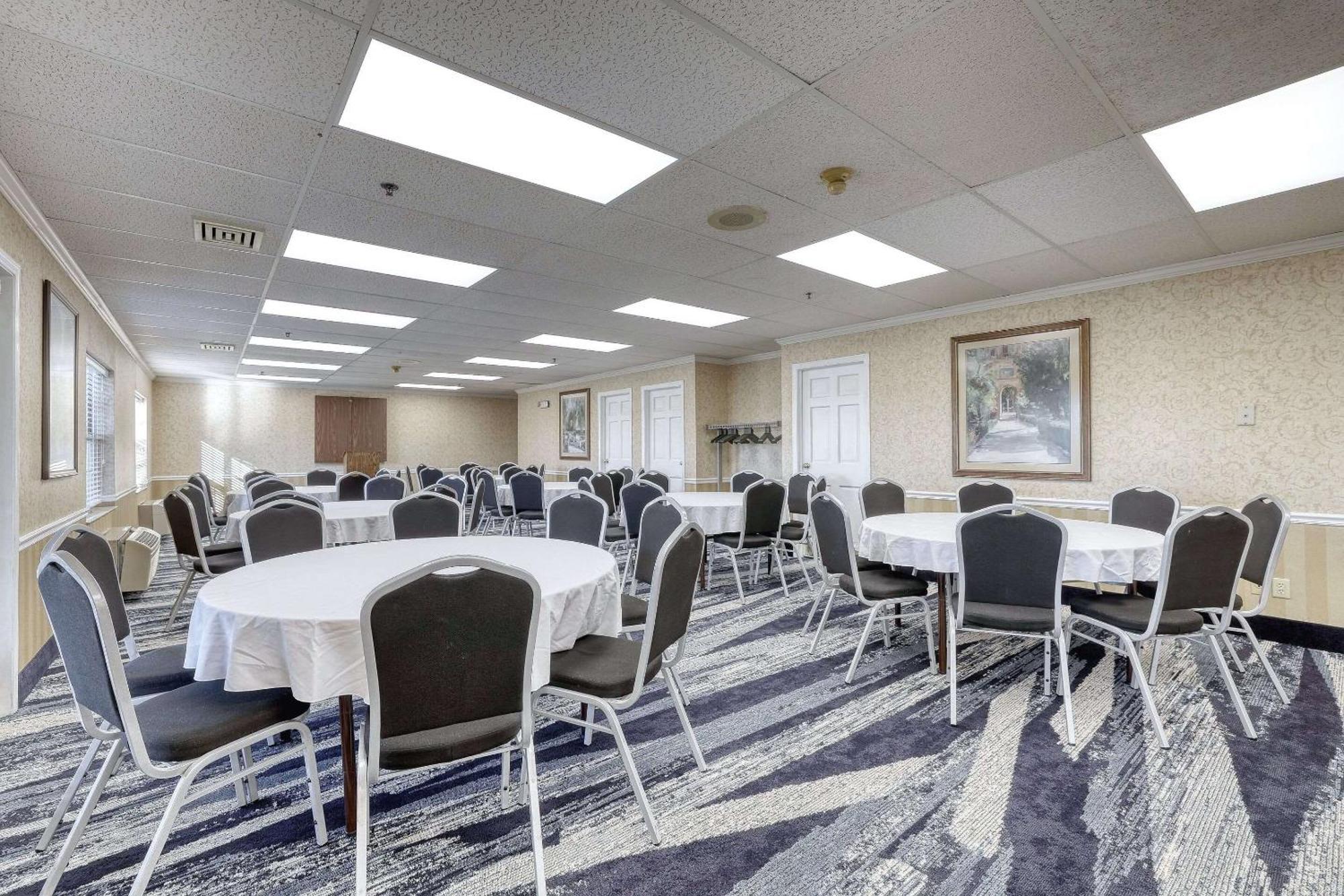 Comfort Suites Appleton Airport Buitenkant foto
