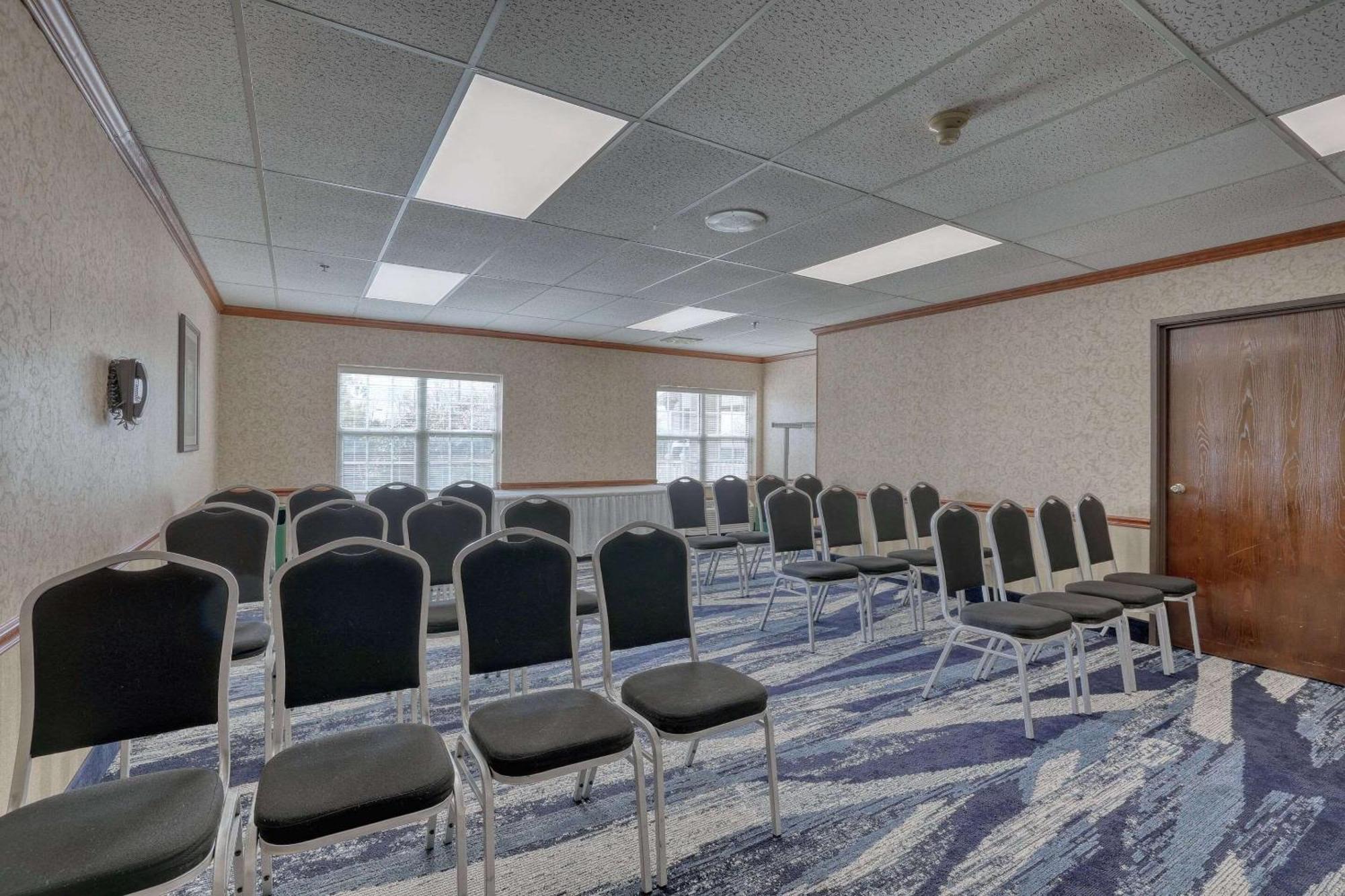 Comfort Suites Appleton Airport Buitenkant foto