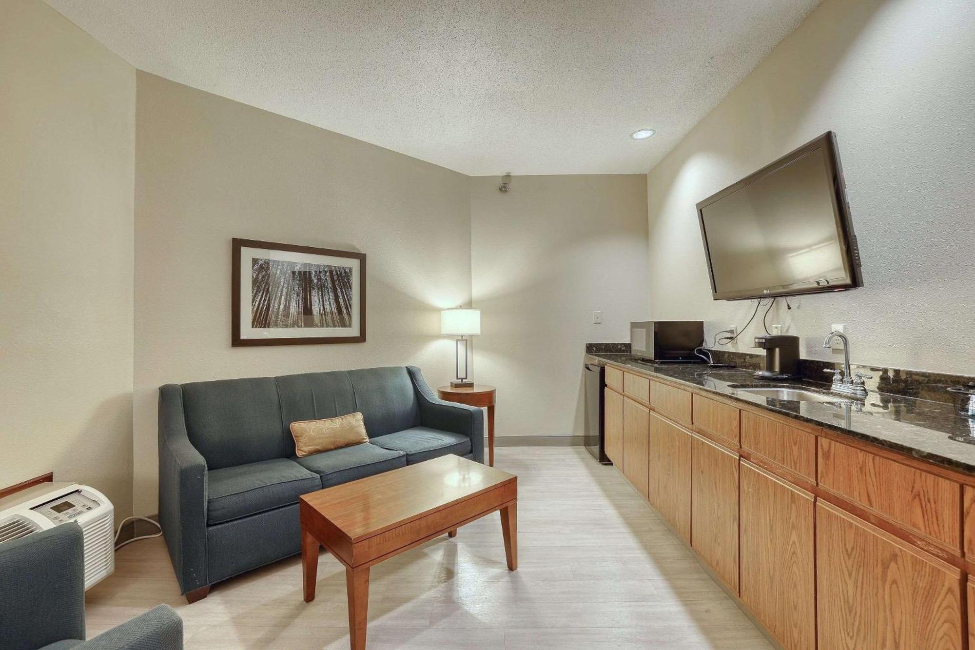 Comfort Suites Appleton Airport Buitenkant foto