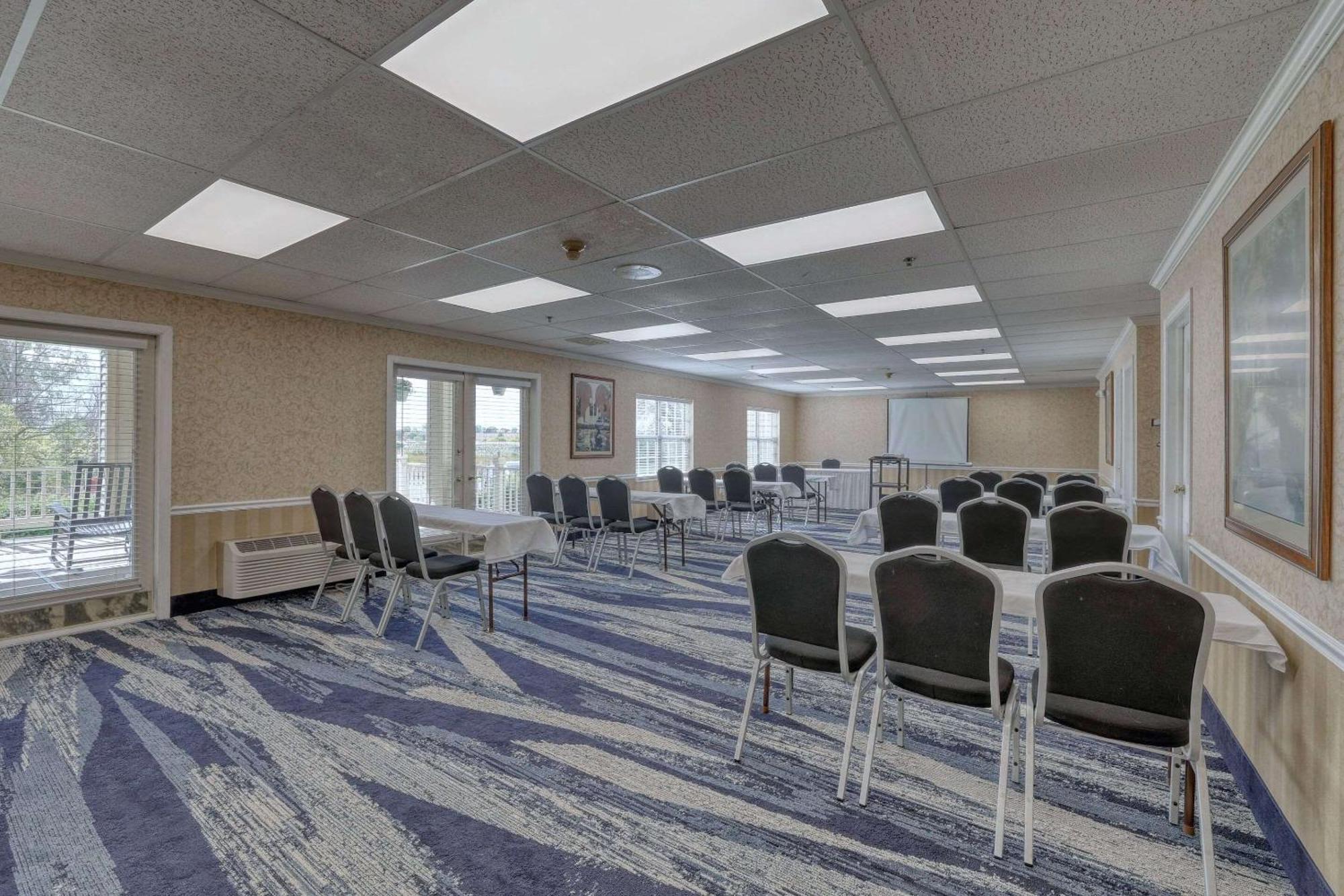 Comfort Suites Appleton Airport Buitenkant foto