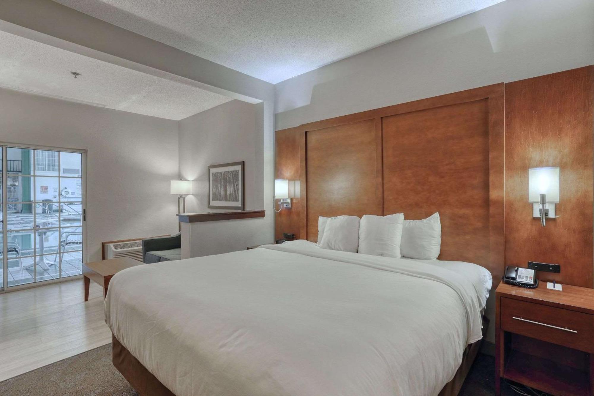 Comfort Suites Appleton Airport Buitenkant foto