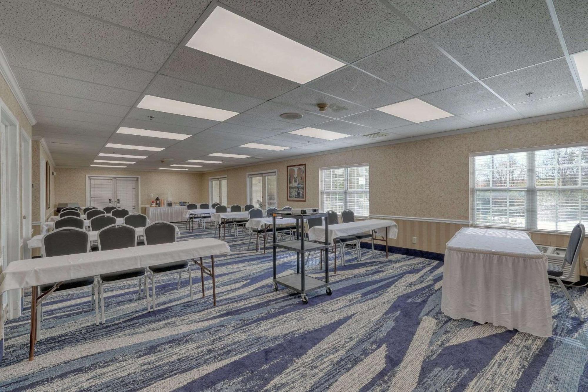 Comfort Suites Appleton Airport Buitenkant foto