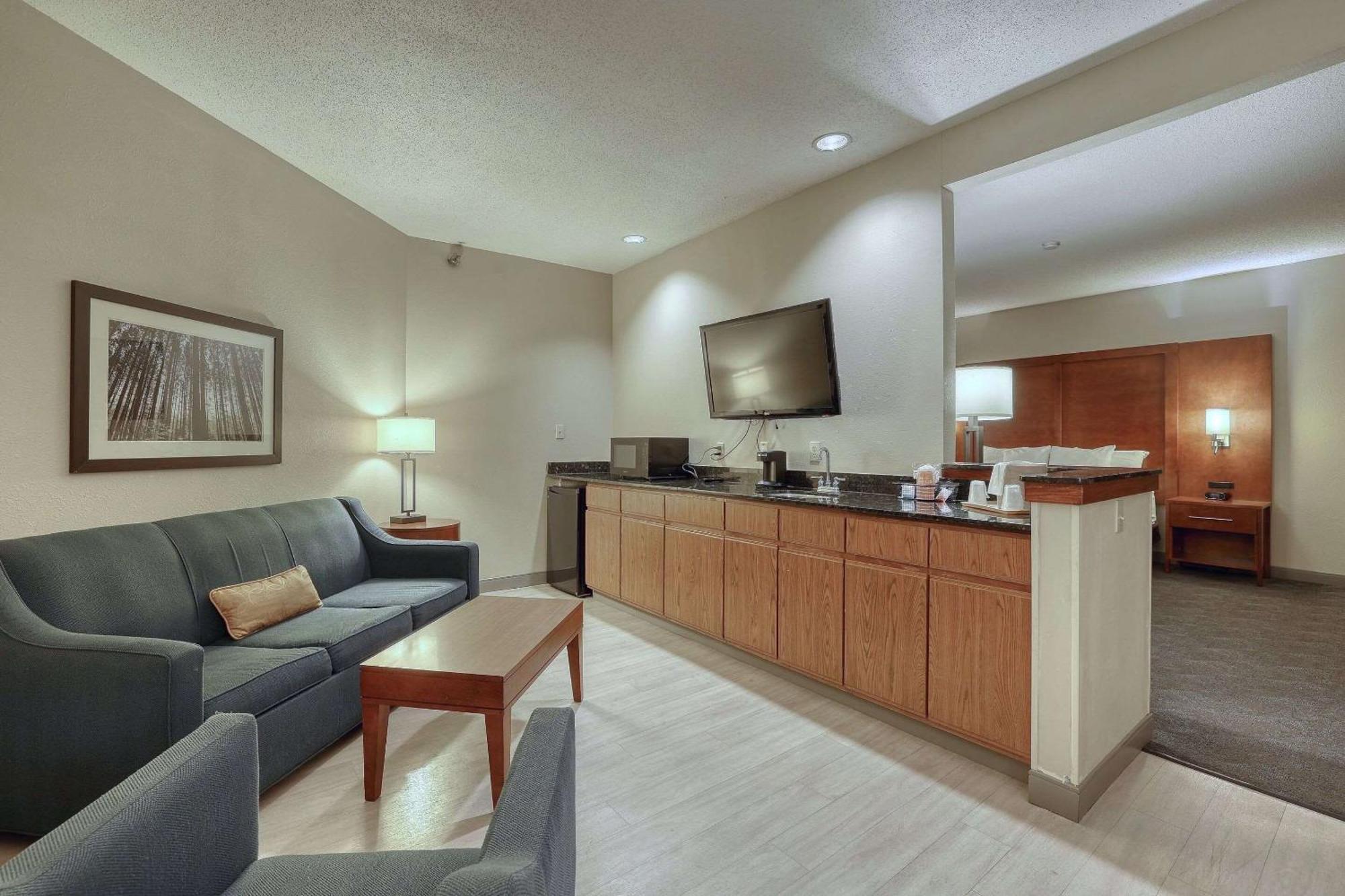 Comfort Suites Appleton Airport Buitenkant foto