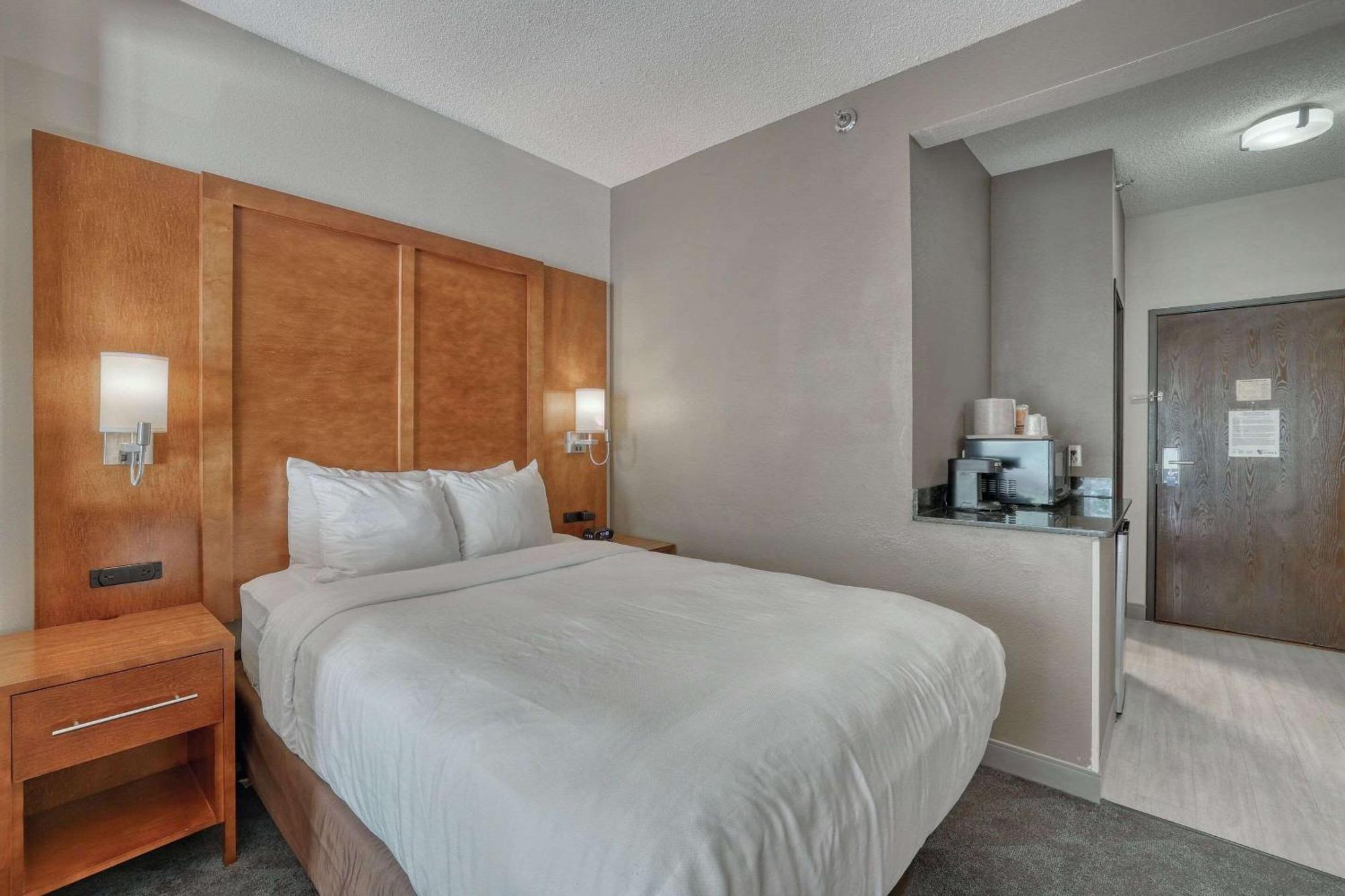 Comfort Suites Appleton Airport Buitenkant foto