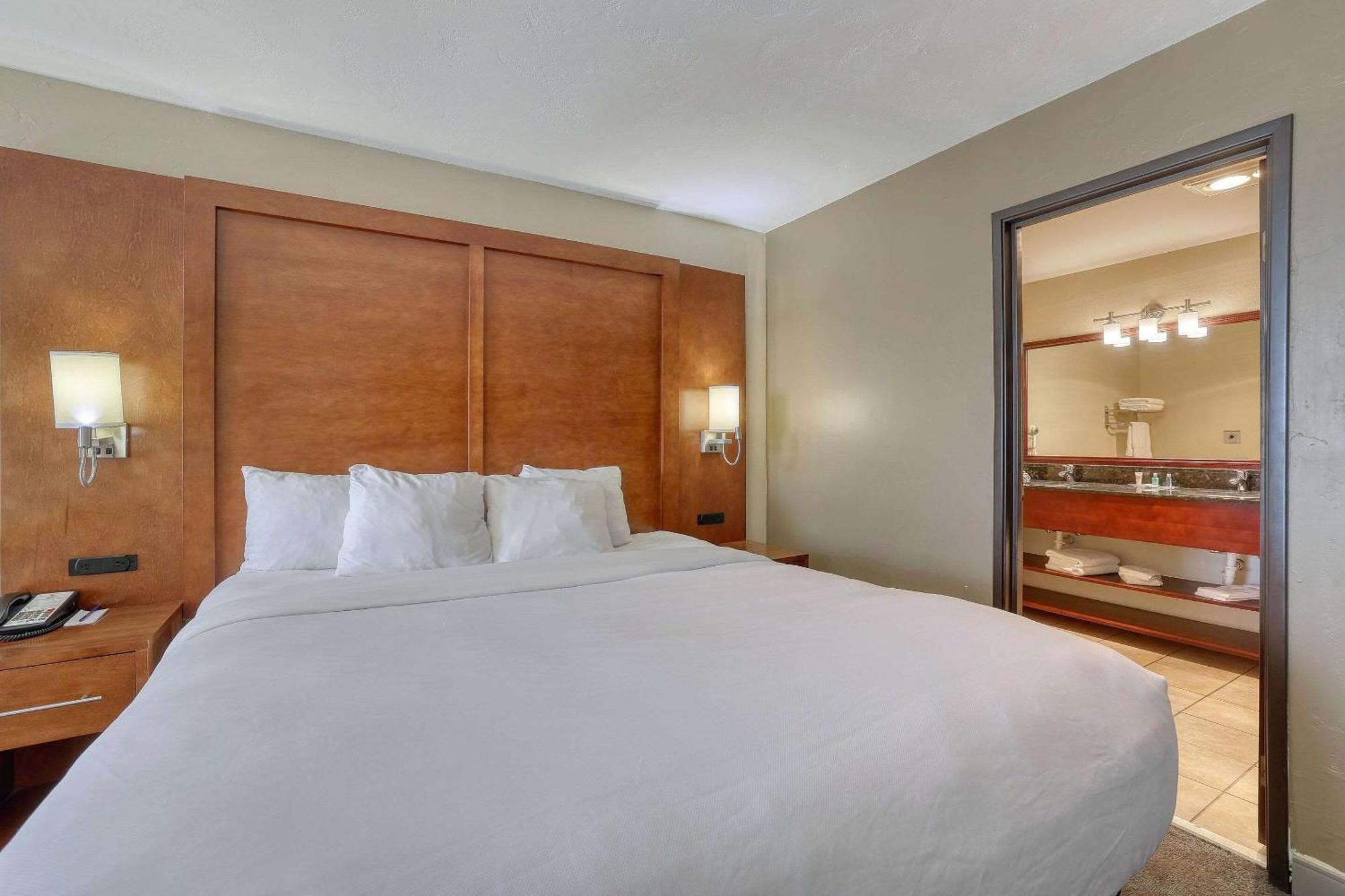 Comfort Suites Appleton Airport Buitenkant foto