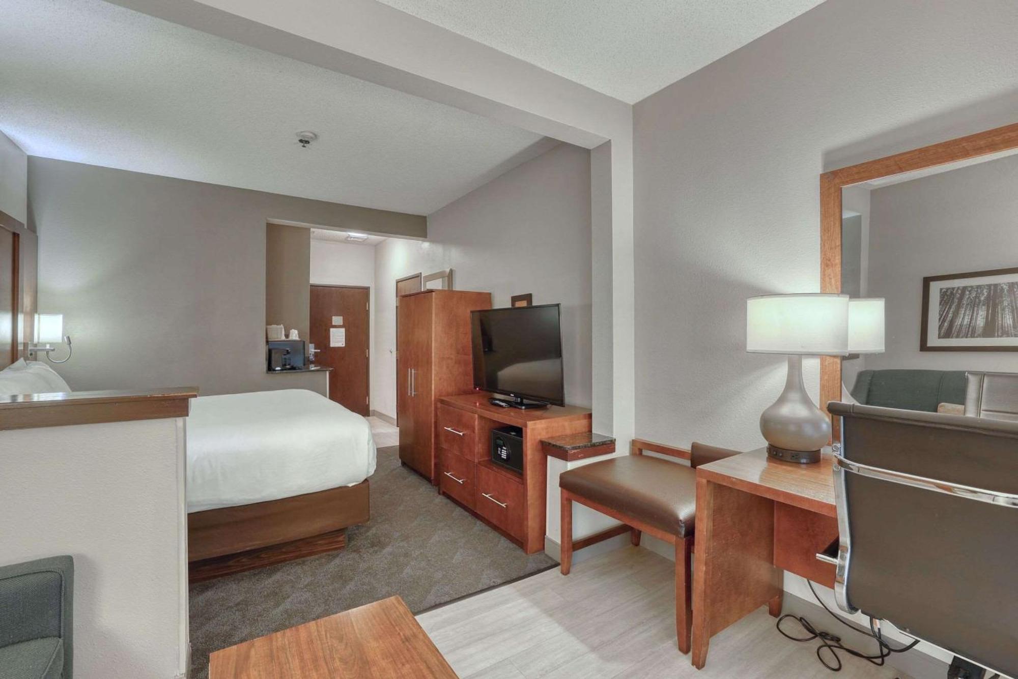 Comfort Suites Appleton Airport Buitenkant foto