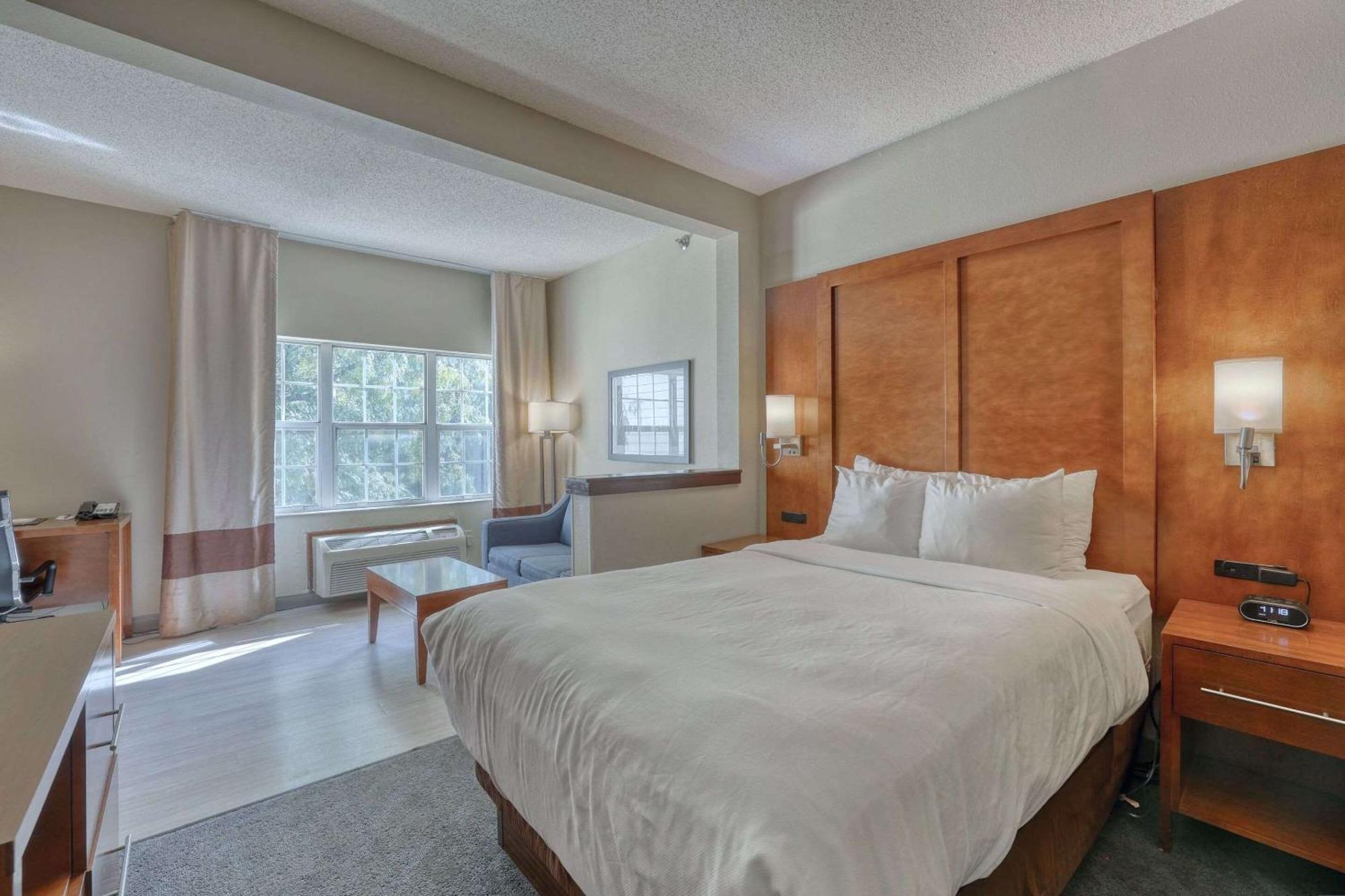 Comfort Suites Appleton Airport Buitenkant foto