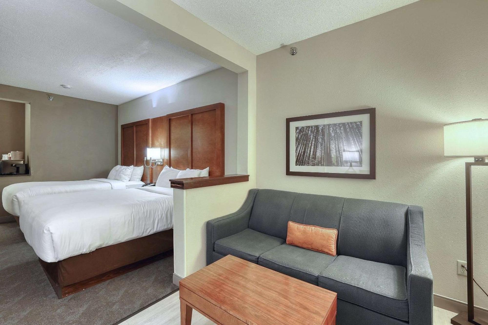 Comfort Suites Appleton Airport Buitenkant foto