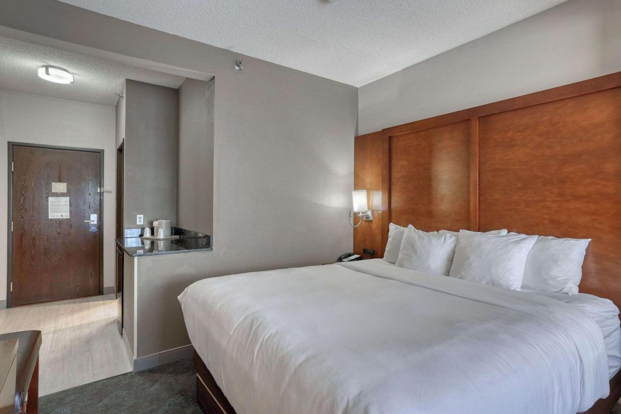 Comfort Suites Appleton Airport Buitenkant foto